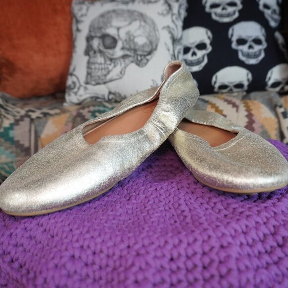 gentle souls Shoes - Kenneth Cole Womens Gold Distressed Casual Stretch Gentle Souls Flats Size 9 1/2